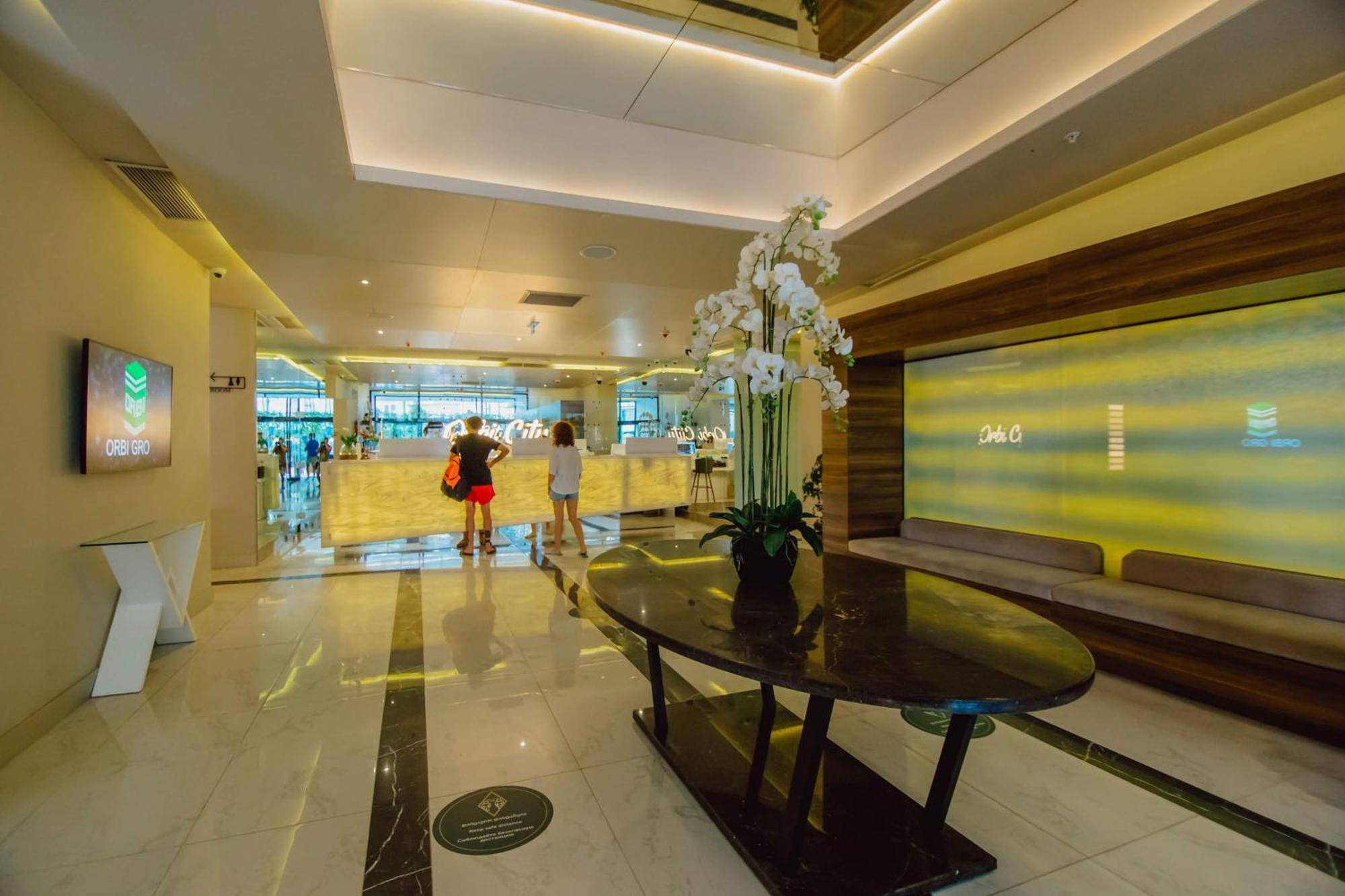 巴统Orbi City Center Sea View公寓式酒店 外观 照片